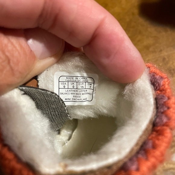 Weebok by Reebok Tiny Baby Girl Size 0 pretty Snowflake Sweater Trim zip Boots - Picture 6 of 7